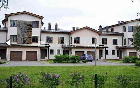 Фасадный дом, плата за обслуживание в месяц 44,5 EUR, закрытый двор, вход с улицы, Рига