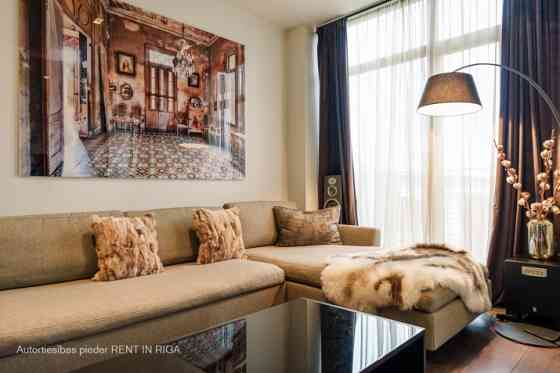 Elegant and cozy apartment in the center of Riga, Tomsona street.  We offer a spacious three-room ap Rīga