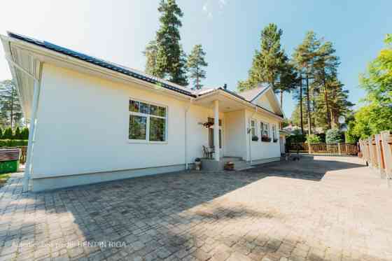 Продаётся красивый частный дом в Bergi с большой террасой и благоустроенной Адажский округ