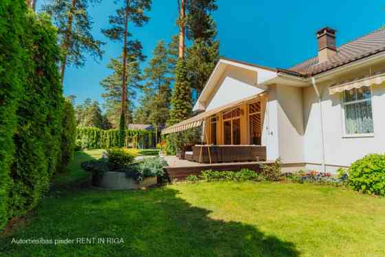 Продаётся красивый частный дом в Bergi с большой террасой и благоустроенной Ādažu novads