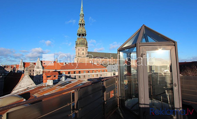 Renovēta māja, ieeja no pagalma, kāpņu telpa pēc kapitālā remonta, jumta terase, logi Rīga - foto 19