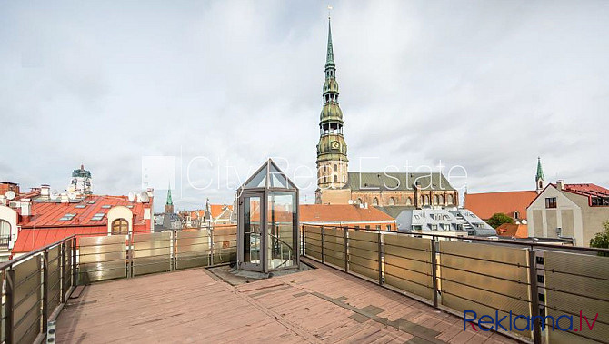 Renovēta māja, ieeja no pagalma, kāpņu telpa pēc kapitālā remonta, jumta terase, logi Rīga - foto 18