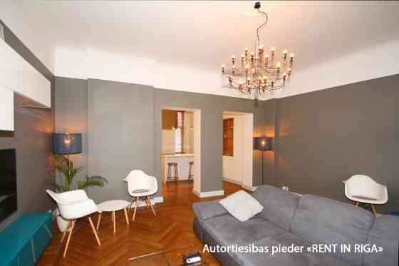 Furnished 2 room apartment, restored and retained in classic Art Nouveau style - parquet flooring, h Рига