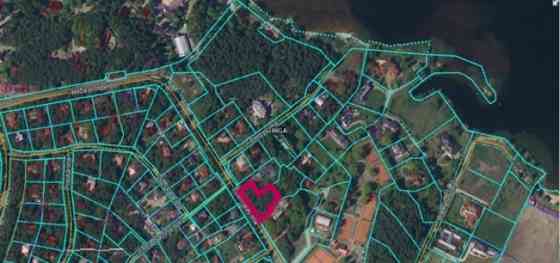 Земля продается в Mežaparks, расположенa в тихом месте рядом с Kisezers.  Площадь: 2200 м2 Rīga