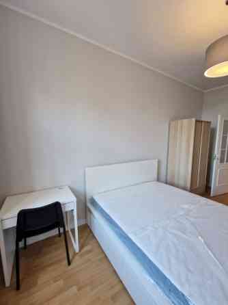 Izīrē 3-guļamistabu dzīvokli, 82 m2 platībā Skolas ielā 13, Rīgā.  Dzīvokļa plānojums sastāv no 3 iz Rīga