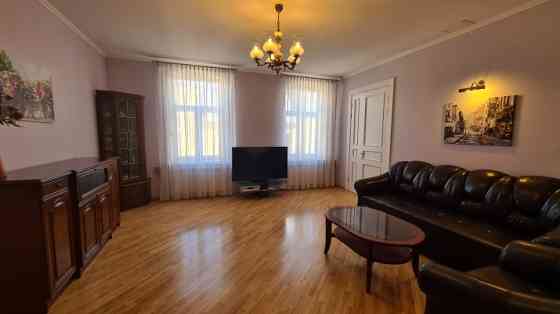 Сдается теплая и просторная 4-комнатная квартира в центре Риги.  Удобная Рига
