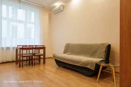 Сдается теплая и просторная 2-комнатная квартира в центре Риги.  Удобная Rīga