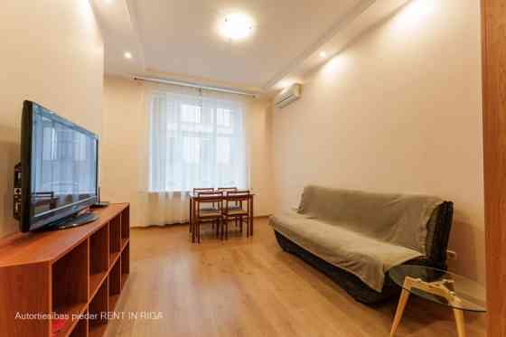 Сдается теплая и просторная 2-комнатная квартира в центре Риги.  Удобная Рига