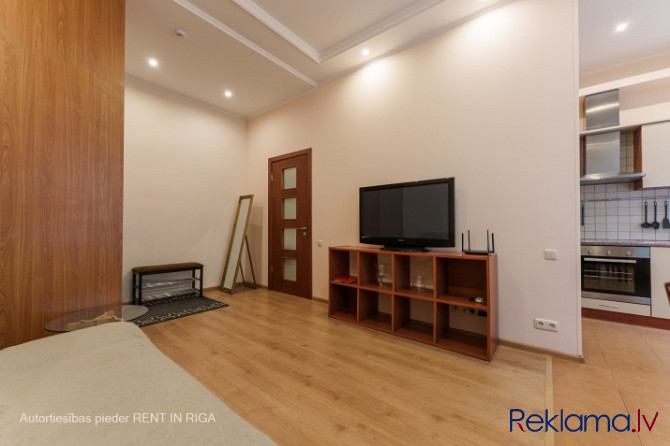 Īrei pieejams silts un plašs 2- istabu dzīvoklis Rīgas centrā.   Ērts plānojums, kas sastāv Rīga - foto 3