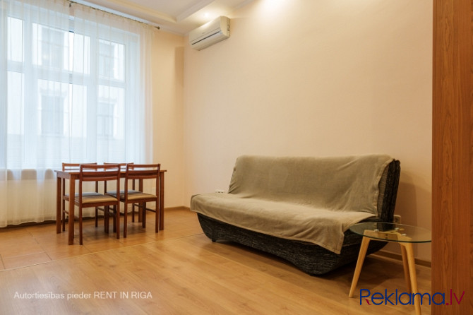 Īrei pieejams silts un plašs 2- istabu dzīvoklis Rīgas centrā.   Ērts plānojums, kas sastāv Rīga - foto 4