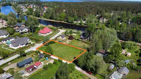 For sale - an excellent building plot in Bukultos near the Jugla canal. A quiet, green area of Рига