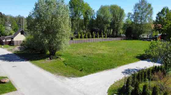 For sale - an excellent building plot in Bukultos near the Jugla canal. A quiet, green area of Рига