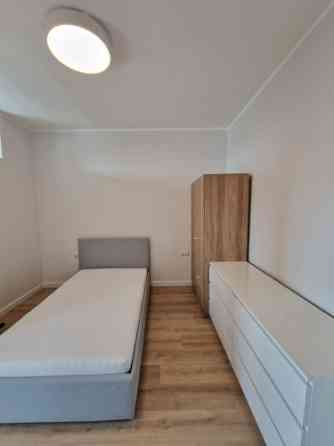 Izīrē 3-istabu dzīvokli, 53 m2 platībā Skolas ielā 13, Rīgā.  Dzīvokļa plānojums sastāv no 2 izolētā Rīga