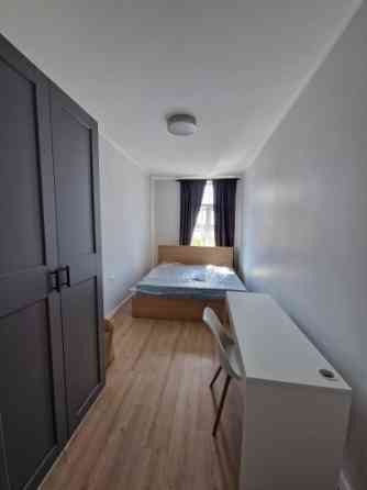Izīrē 3-istabu dzīvokli, 53 m2 platībā Skolas ielā 13, Rīgā.  Dzīvokļa plānojums sastāv no 2 izolētā Рига