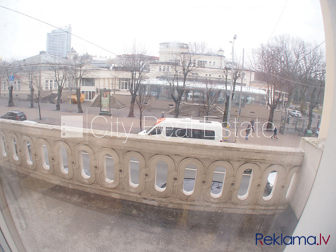 Zeme īpašumā, fasādes māja, vieta automašīnai, ieeja no ielas un pagalma, logi vērsti uz Rīga - foto 5