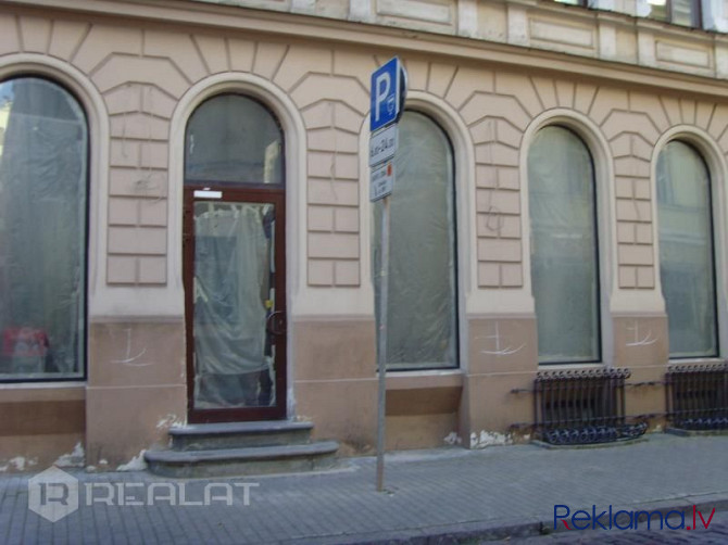 Vienā no skaistākajām Rīgas ēkām - renovētajā Fitinghofa namā iespēja iegādāties plašu dzīvokli ar e Рига - изображение 1