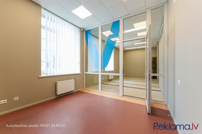 Birojs kvalitatīvi renovētā ēkā.  + 10 minūšu braucienā līdz Rīgas centram; + tuvumā gan Rīgas satik Рига - изображение 9