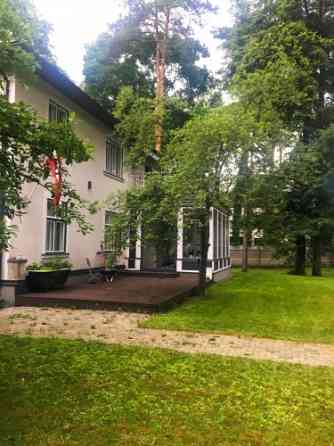 Предлогаем на долгосрочную аренду первый этаж дома, в романтичном месте в Rīga