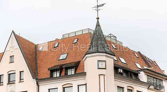Фасадный дом, реновированный дом, поменянное покрытие крыши, благоустроенная Рига