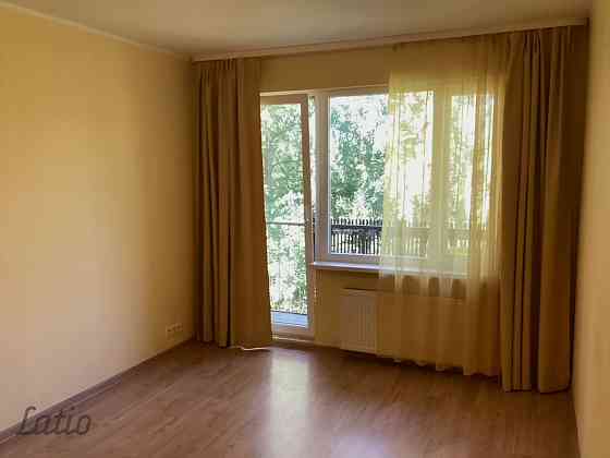 Izīrē saulainu daļēji mēbelētu 2 istabu dzīvokli. Atsevišķa virtuve, kas aprīkota ar virtuves iekārt Rīga