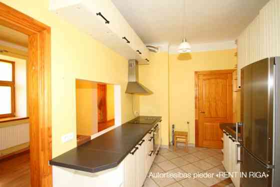 A cozy, compact, unfurnished family house for rent in the center of Ikškile. Total living area 138 m Огре и Огрский край