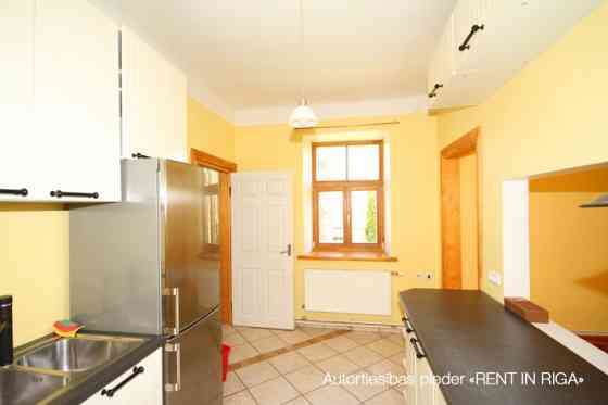 A cozy, compact, unfurnished family house for rent in the center of Ikškile. Total living area 138 m Огре и Огрский край