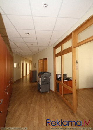 Iznomā biroja telpas Centrā, renovētā- sakoptā ēkā. + 4. stāvs; + Platība sastāv no priekštelpas- ha Рига - изображение 4