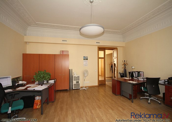 Iznomā biroja telpas Centrā, renovētā- sakoptā ēkā. + 4. stāvs; + Platība sastāv no Rīga - foto 5
