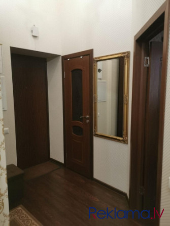 Izbaudiet komfortu un mājīgumu šajā svaigi renovētajā dzīvoklī ar kopējo platību 35m. Rīga - foto 2