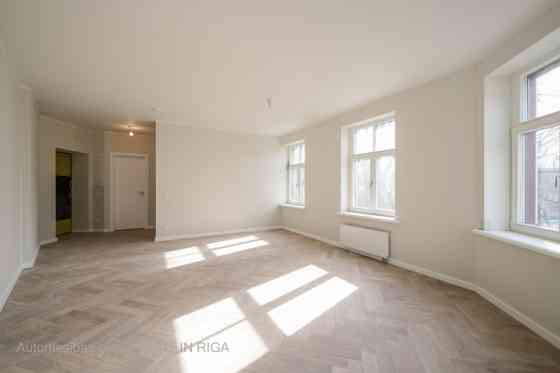 Trīs istabu dzīvoklis šarmantajā Āgenskalnā!   Rīgas koka arhitektūras pērle  dzīvojamā ēka Amālijas Rīga