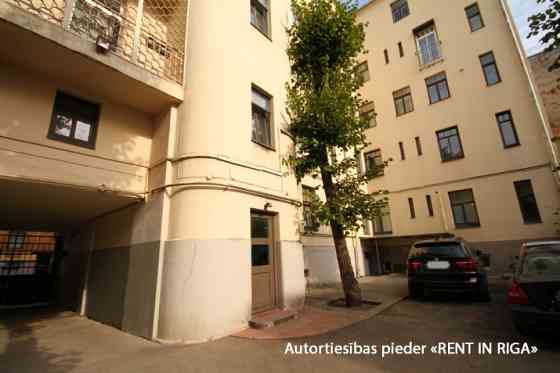 Charming rental apartment in the Quiet Center - at the intersection of Ganu and Dzirnavu streets.  I Рига