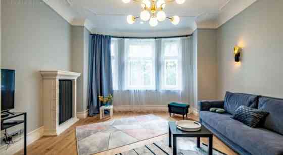 Продается трехкомнатная квартира в тихом центре Риги.  Недавно Rīga