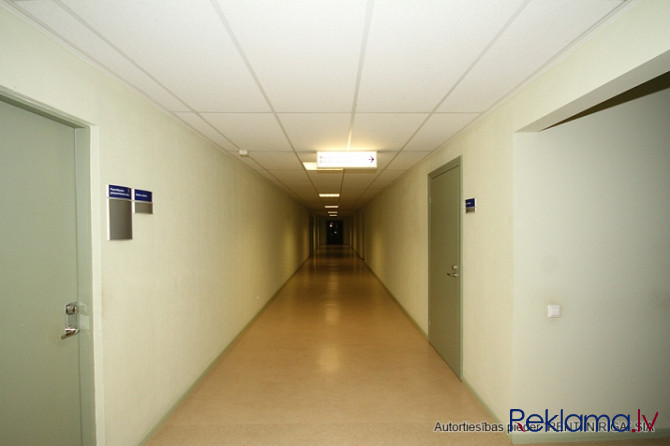 Biroja telpas Imantā, renovētā ēkā.  Birojs atrodas ēkas 2. stāvā. Koplietošanas WC un Rīga - foto 4