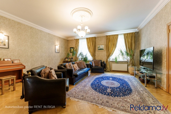 Tiek izīrēts patiesi mājīgs, kvalitatīvi būvēts un aprīkots 5-istabu dzīvoklis skaistas Rīga - foto 2