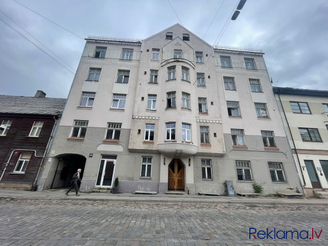 Tiek pārdots renovēts 2-istabu dzīvoklis Rīgas centrā. Dzīvoklis pārdodas ar kvalitatīvu Rīga - foto 1