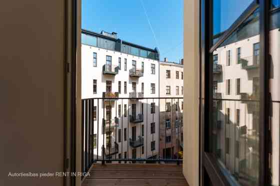 Īrei pieejams prakstisks un mūsdienīgs 2-istabu dzīvoklis Rīgas vēsturiskajā centrā (UNESCO mantojum Rīga