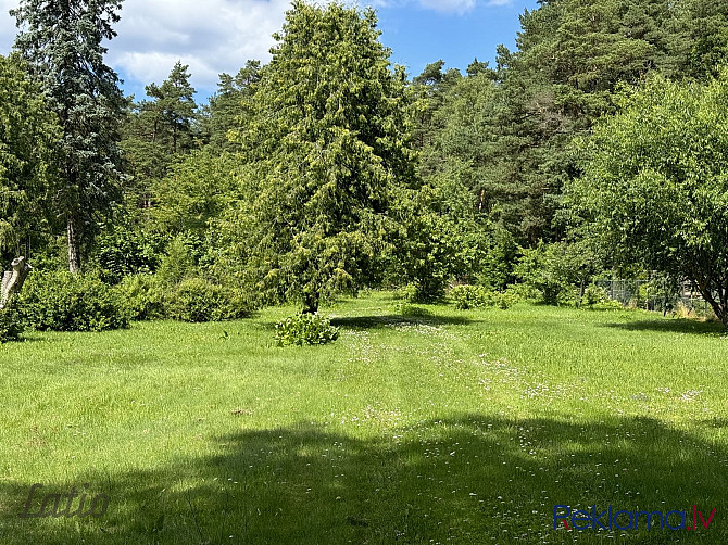 Īpašnieks pārdod lolotu un koptu,  saulainu, plašu taisnstūra formas apbūves zemes gabalu. Jūrmala - foto 2