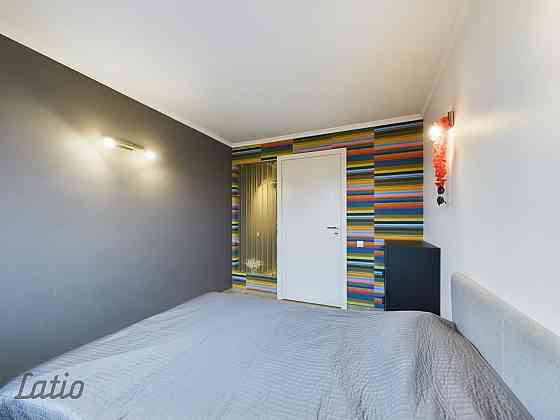 Pārdod modernu 6 istabu divlīmeņu dzīvokli Siguldā.
Dzīvokļa pirmā stāva platība sastāv no halles, v Sigulda