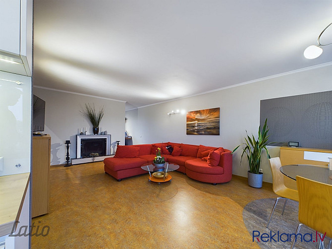 Pārdod modernu 6 istabu divlīmeņu dzīvokli Siguldā.
Dzīvokļa pirmā stāva platība sastāv Sigulda - foto 4
