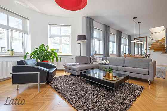 Piedāvājam unikālu iespēju iegādāties 3-istabu divu līmeņu dzīvokli, kas atrodas ēkas 6. un 7. stāvā Rīga