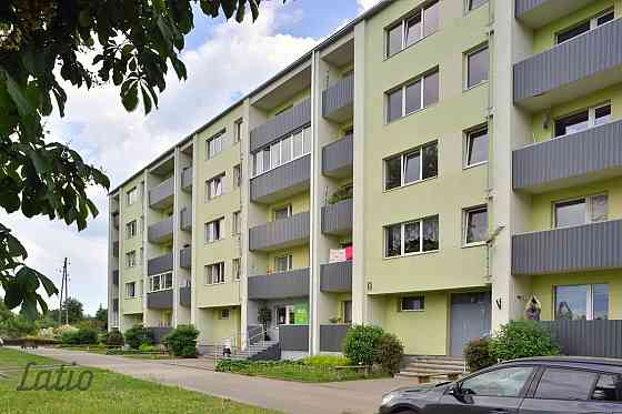 Pārdod divu istabu dzīvokli Jaunjelgavā Liepu ielā 21, renovētā specrojekta ēkā. Dzīvoklis labā stāv Rīga