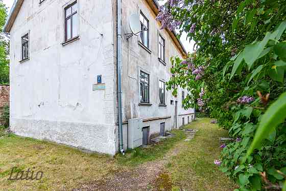 Burvīgs 2 stāvu namīpašums Čiekurkalnā. Kopējā platība 469 kv.m, apmesta krāsota fasāde. 8 dzīvokļi, Рига