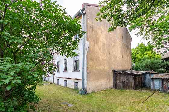 Burvīgs 2 stāvu namīpašums Čiekurkalnā. Kopējā platība 469 kv.m, apmesta krāsota fasāde. 8 dzīvokļi, Rīga