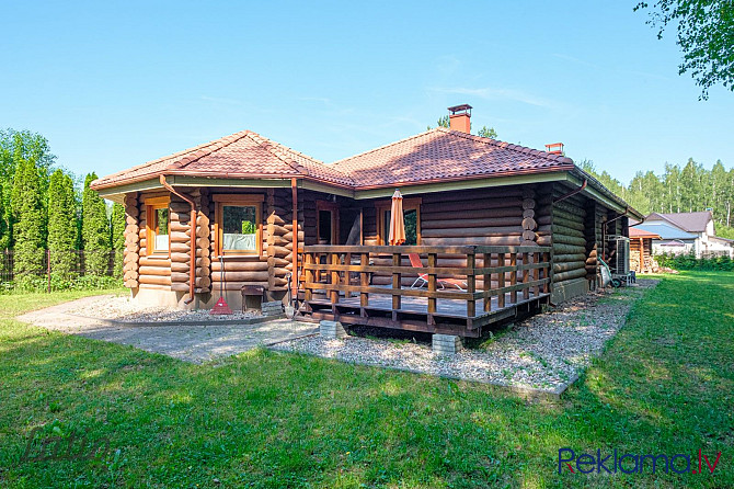 Pārdod skaistu vienstāva guļbūves māju ar iekoptu dārza teritoriju un saimniecības Salaspils - foto 1