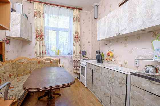 Pārdod remontējamu 3-istabu dzīvokli Daugavgrīvā. Dzīvoklis sastāv no trīs izolētām istabām, virtuve Рига