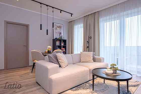 Pārdod mūsdienīgu, gaišu un mājīgu trīsistabu dzīvokli 77, 6 m2 ar brīnišķīgu skatu uz mežu jaunajā  Rīga