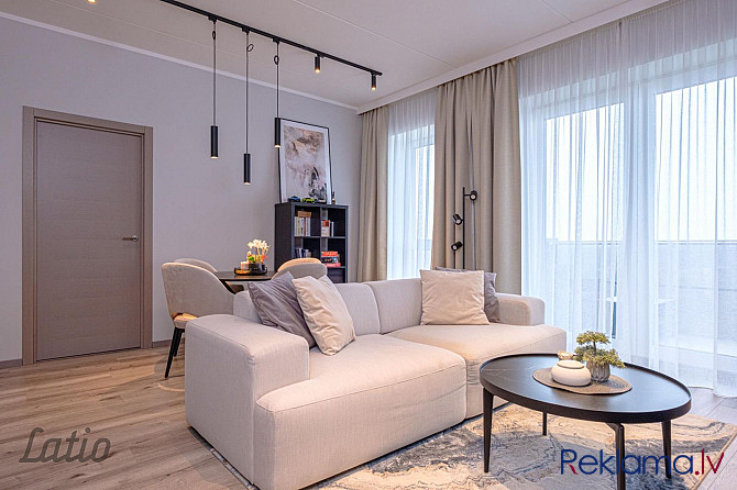 Pārdod mūsdienīgu, gaišu un mājīgu trīsistabu dzīvokli 77, 6 m2 ar brīnišķīgu skatu uz Rīga - foto 1