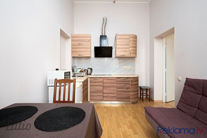 Tiek pārdots vienistabas dzīvoklis 2. stāvā Rīgas tuvajā centrā. Dzīvoklis ir mēbelēts un aprīkots a Рига - изображение 1