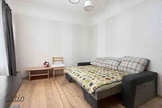 Ilgtermiņā tiek izīrēta 1 istaba (20 m2) privātīpašumā pirmajā stāvā. Istabas aprīkojums:  gulta, sk Рига