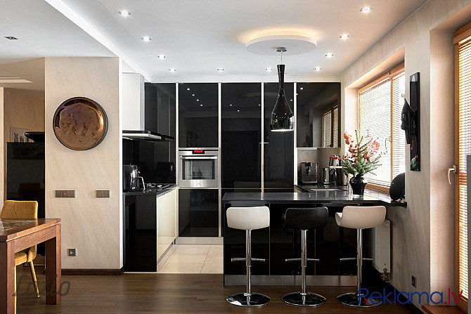 Iegādei pieejams elegants un mūsdienīgi klasiskā dizainā iekārtots četru istabu dzīvoklis projektā M Рига - изображение 4